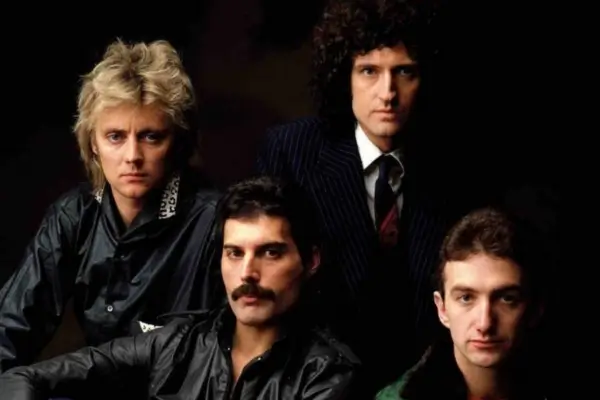 Imagem promocional da banda Queen